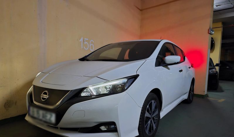 
								Nissan LEAF full									