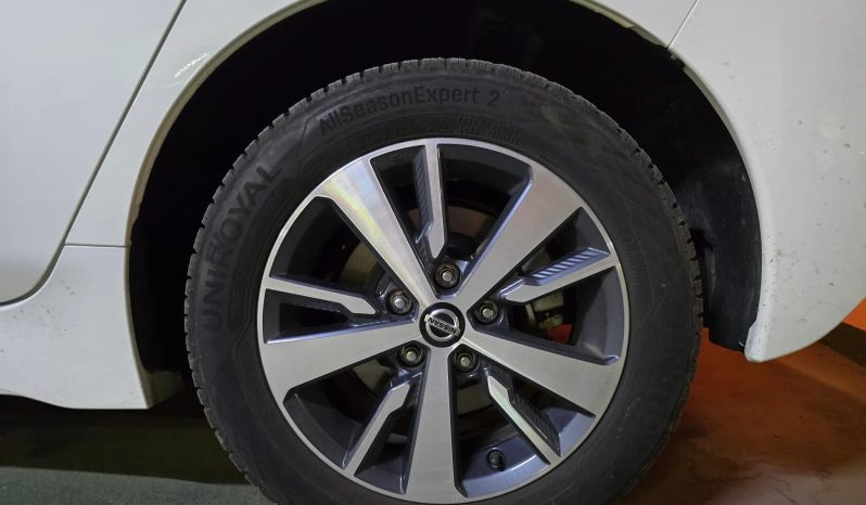 
								Nissan LEAF full									