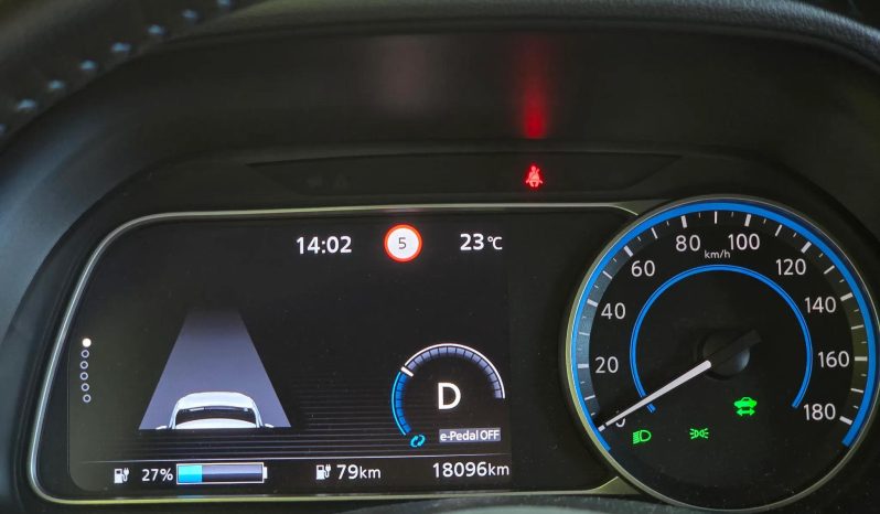 
								Nissan LEAF full									