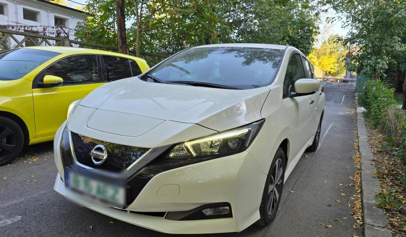 
								Nissan LEAF full									