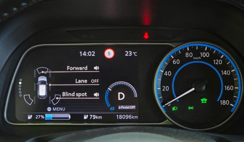 
								Nissan LEAF full									