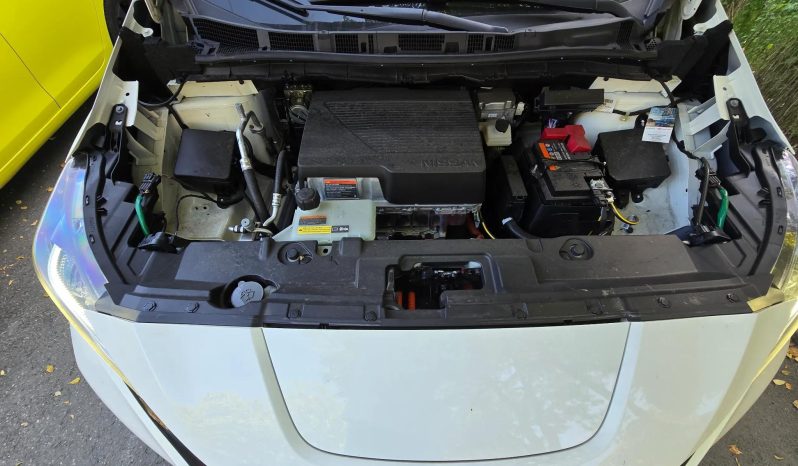 
								Nissan LEAF full									