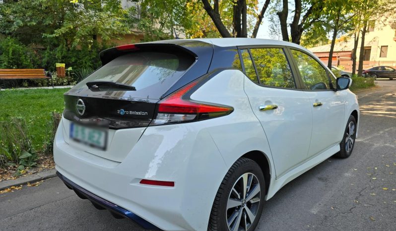 
								Nissan LEAF full									