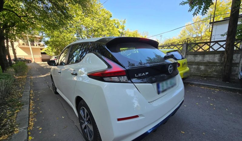 
								Nissan LEAF full									