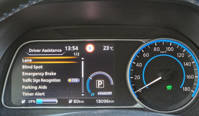 
								Nissan LEAF full									