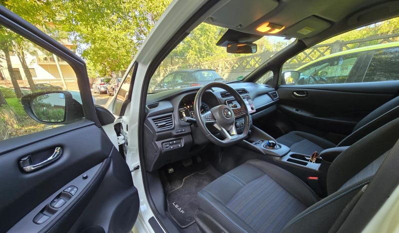 
								Nissan LEAF full									