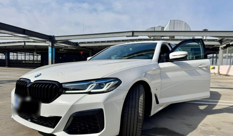 
								BMW 5 Series 530d xDrive AT MHEV full									