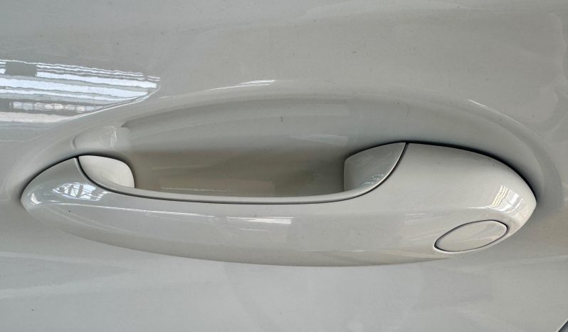 
								BMW 5 Series 530d xDrive AT MHEV full									