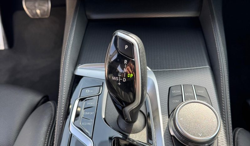 
								BMW 5 Series 530d xDrive AT MHEV full									