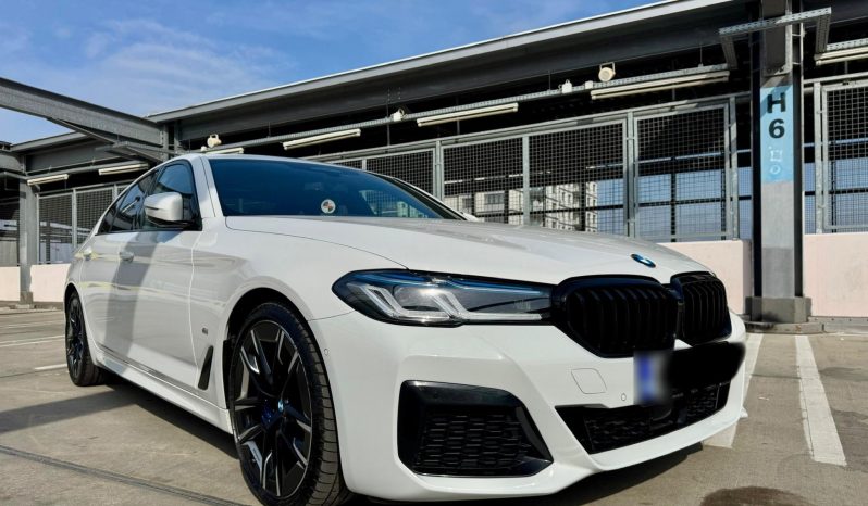 
								BMW 5 Series 530d xDrive AT MHEV full									