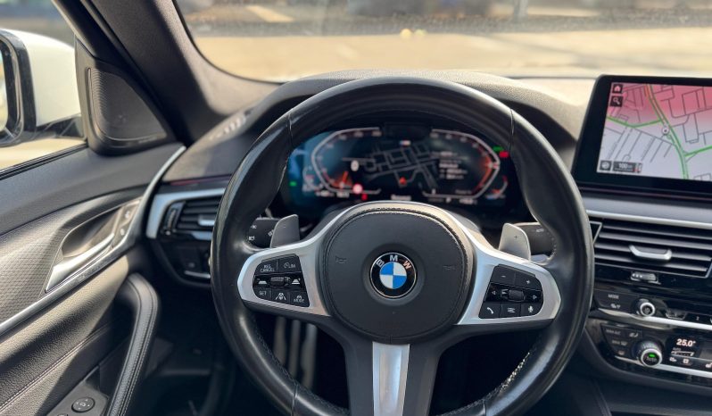 
								BMW 5 Series 530d xDrive AT MHEV full									