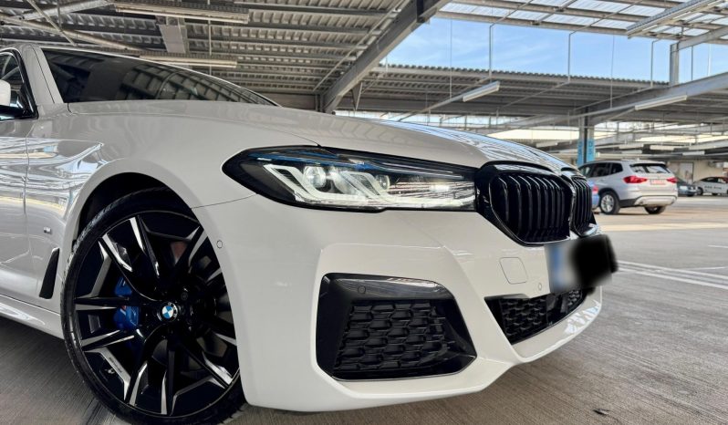 
								BMW 5 Series 530d xDrive AT MHEV full									
