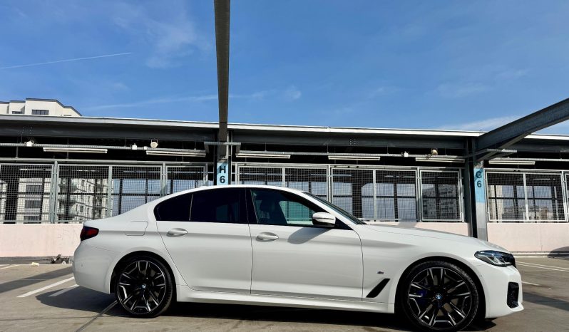 
								BMW 5 Series 530d xDrive AT MHEV full									