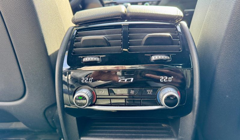 
								BMW 5 Series 530d xDrive AT MHEV full									