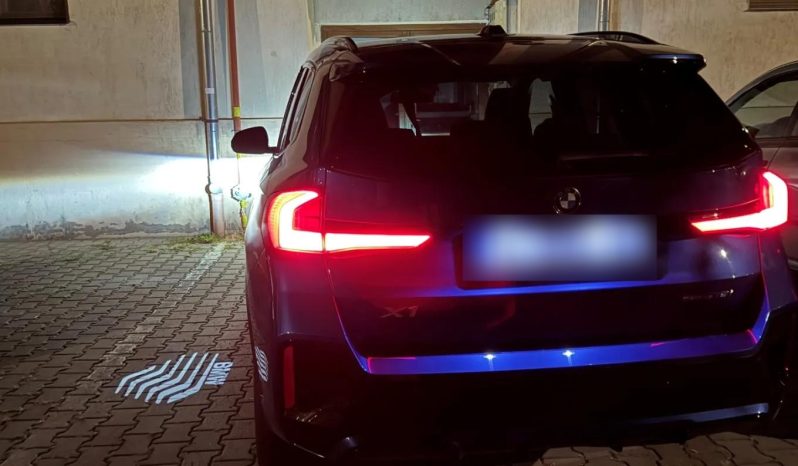 
								BMW X1 sDrive18i AT full									