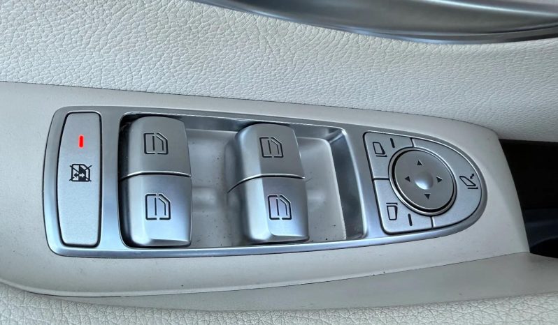 
								Mercedes-Benz E full									
