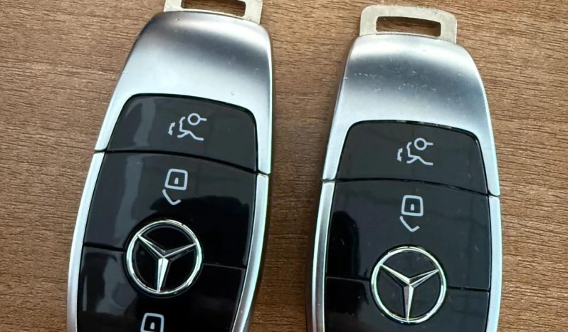 
								Mercedes-Benz E full									