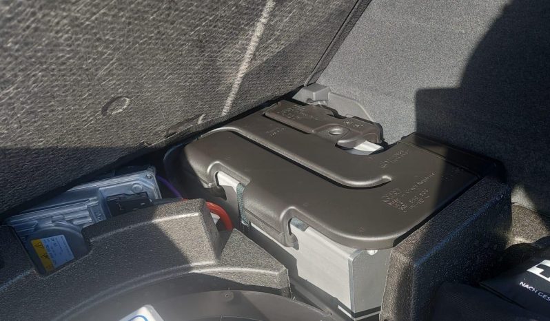
								Audi Q3 full									