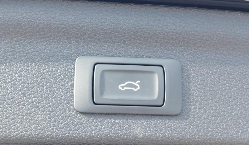 
								Audi Q3 full									