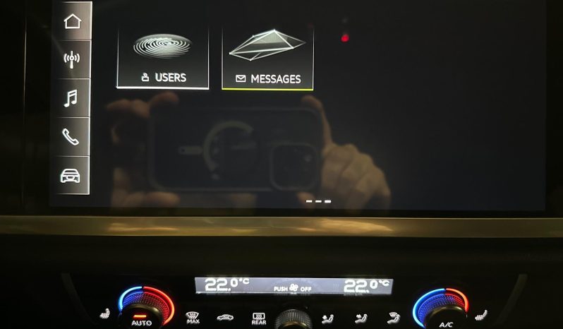 
								Audi Q3 full									