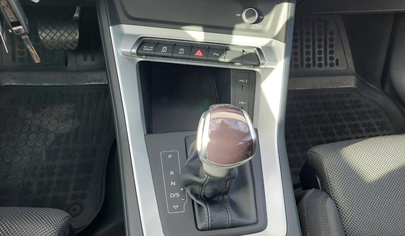 
								Audi Q3 full									