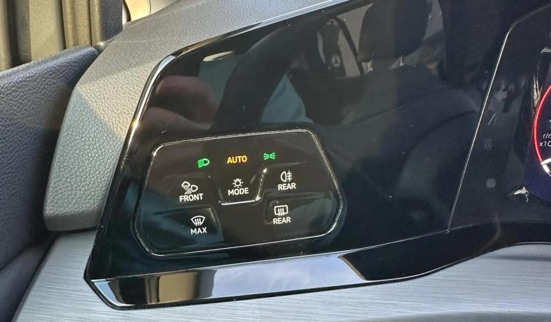 
								Volkswagen Golf Variant 1.5 eTSI MHEV 150HP DSG Style full									