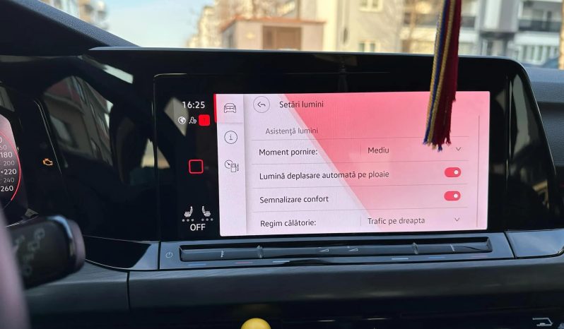 
								Volkswagen Golf Variant 1.5 eTSI MHEV 150HP DSG Style full									