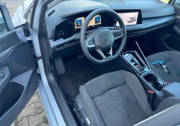 
										Volkswagen Golf Variant 1.5 eTSI MHEV 150HP DSG Style full									