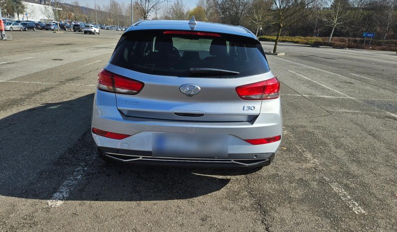 
								Hyundai i30 1.5 T-GDI 160HP MHEV 5DR MT Highway full									