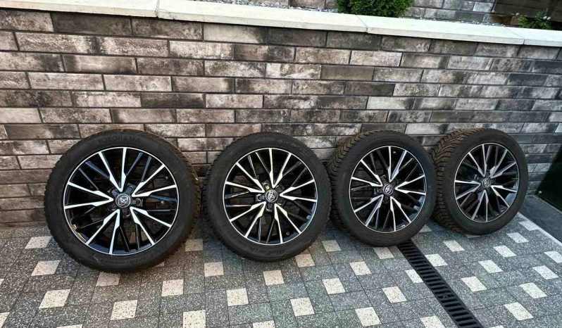 
								Toyota C-HR 2.0 HSD 184 HP 4×2 CVT C-lassy bi-tone full									