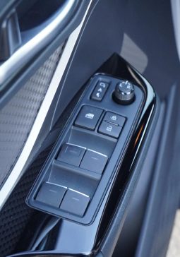 
										Toyota C-HR 2.0 HSD 184 HP 4×2 CVT C-lassy bi-tone full									