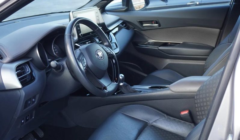 
								Toyota C-HR 2.0 HSD 184 HP 4×2 CVT C-lassy bi-tone full									