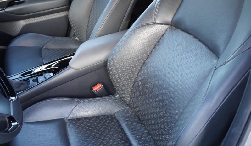 
								Toyota C-HR 2.0 HSD 184 HP 4×2 CVT C-lassy bi-tone full									
