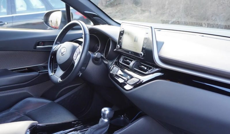
								Toyota C-HR 2.0 HSD 184 HP 4×2 CVT C-lassy bi-tone full									