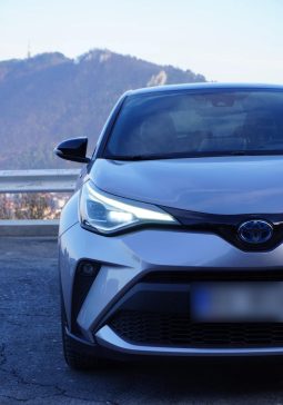 
										Toyota C-HR 2.0 HSD 184 HP 4×2 CVT C-lassy bi-tone full									