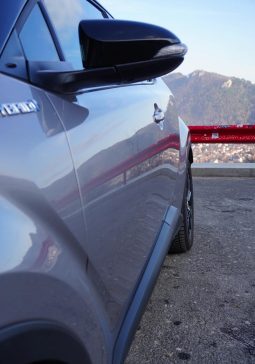 
										Toyota C-HR 2.0 HSD 184 HP 4×2 CVT C-lassy bi-tone full									