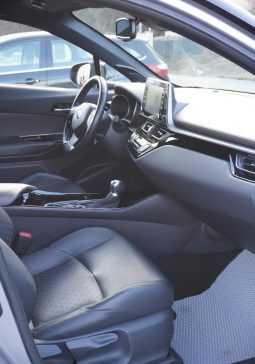 
										Toyota C-HR 2.0 HSD 184 HP 4×2 CVT C-lassy bi-tone full									