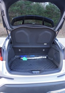 
										Toyota C-HR 2.0 HSD 184 HP 4×2 CVT C-lassy bi-tone full									