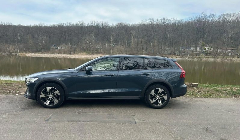 
								Volvo V60 B4 MHEV AT AWD Plus Bright full									
