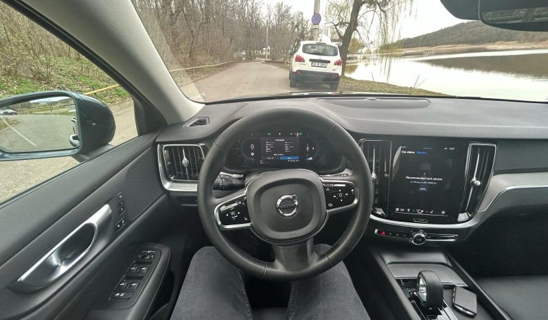 
								Volvo V60 B4 MHEV AT AWD Plus Bright full									