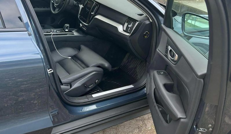 
								Volvo V60 B4 MHEV AT AWD Plus Bright full									