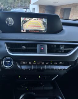 
										Lexus UX 250h 2.0L HEV 20H- (178 HP) 4X4 CVT Executive full									