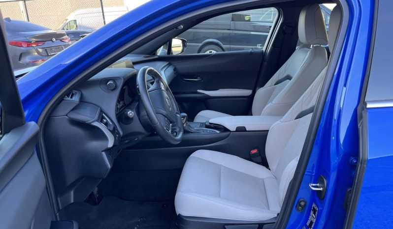 
								Lexus UX 250h 2.0L HEV 20H- (178 HP) 4X4 CVT Executive full									