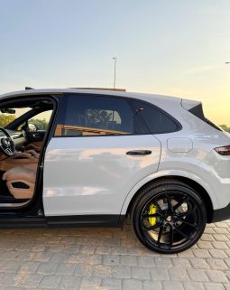 
										Porsche Cayenne E-Hybrid Tiptronic S White full									