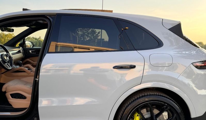 
								Porsche Cayenne E-Hybrid Tiptronic S White full									