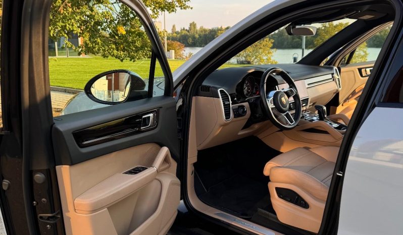 
								Porsche Cayenne E-Hybrid Tiptronic S White full									