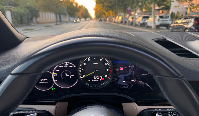 
								Porsche Cayenne E-Hybrid Tiptronic S White full									