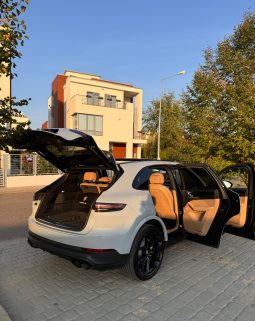 
										Porsche Cayenne E-Hybrid Tiptronic S White full									