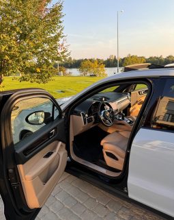 
										Porsche Cayenne E-Hybrid Tiptronic S White full									