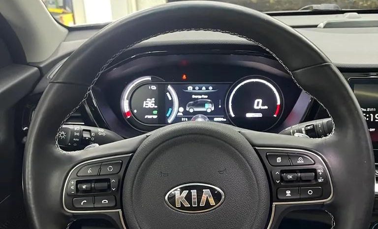 
								Kia Niro e-Niro 150 kW Future full									
